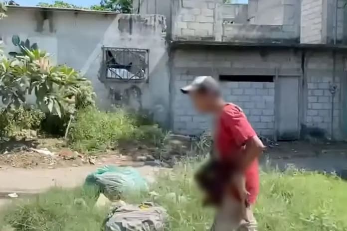 Hombre en Veracruz es captado comiendo una c@beza de perrø