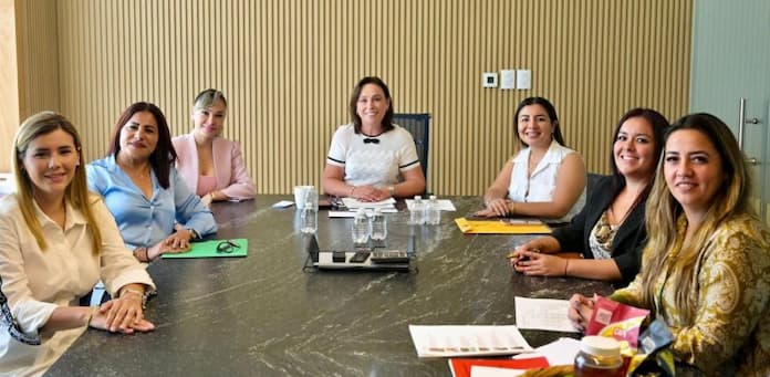 Rocío Nahle presenta al equipo del DIF Estatal y Sedecop