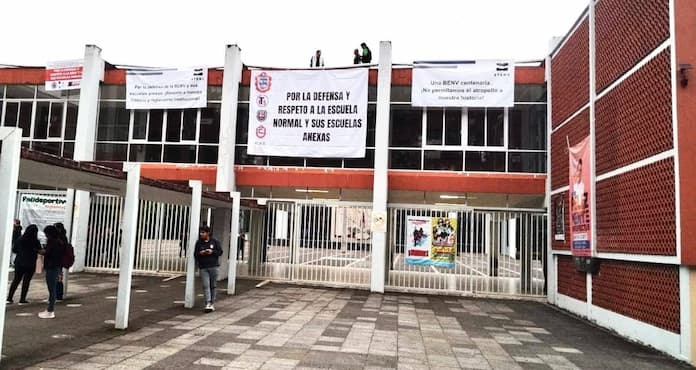 Paran labores en Normal Veracruzana por atentado a su autonomía