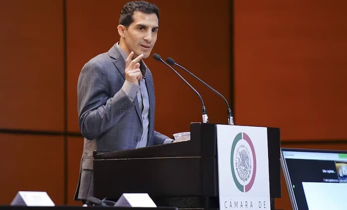 Rommel Pacheco ordena frenar cancelación de becas a deportistas