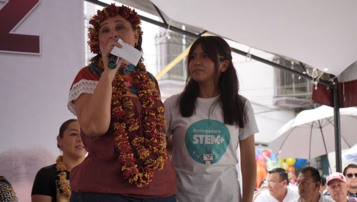 Reconoce Rocío Nahle a Angela Olazarán, la mejor estudiante del mundo