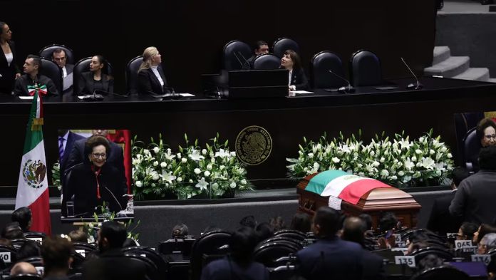 Legisladores realizan homenaje de cuerpo presente a Ifigenia Martínez en San Lázaro