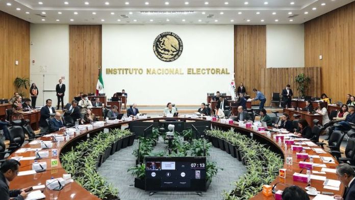 INE señala conflicto de interés en amparos contra elección del Poder Judicial