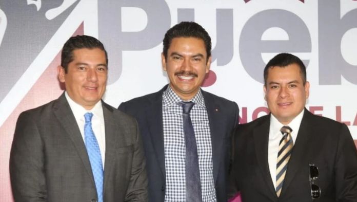 Balean camioneta de alcalde electo de Oaxaca en carretera de Puebla: ¿cuál es su estado de salud?