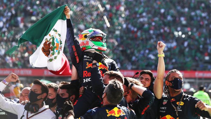 Checo Pérez busca un día histórico en el Gran Premio de México