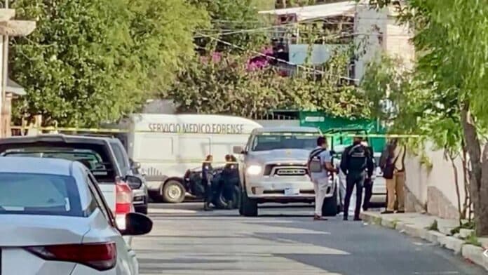 Hombres @rmadøs @sesinan a cinco personas en un domicilio de El Marqués en Querétaro
