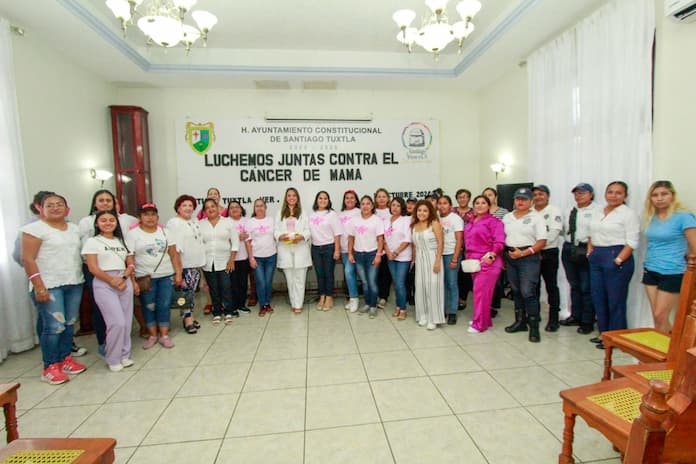 Dan pláticas en el marco de las actividades de la Lucha contra el Cáncer de Mama en Santiago Tuxtla