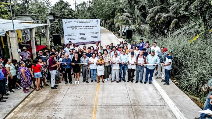 Avanzando en la transformación de San Andrés Tuxtla, Alcaldesa inaugura la 2da etapa de la calle FFCC en Casa Blanca