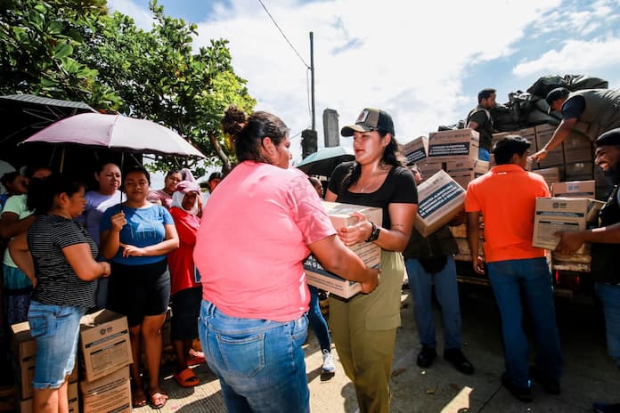 Con corazón y compromiso, ayuntamiento de San Andrés y DIF Municipal llevan apoyos a damnificados en la costa