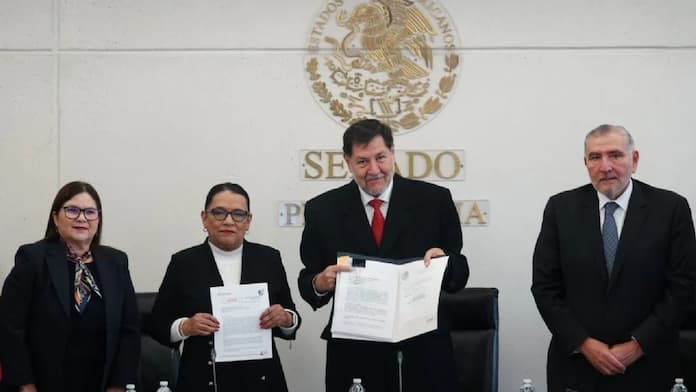 Segob entrega al Senado leyes reglamentarias de la reforma judicial; se aprobarán el miércoles, anuncia Fernández Noroña