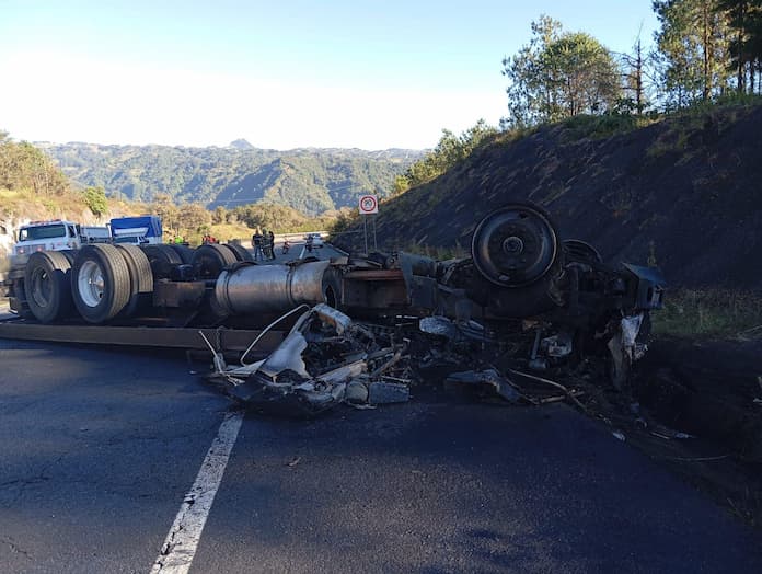 4 mu€rtøs en @ccidente en la autopista Perote-Xalapa