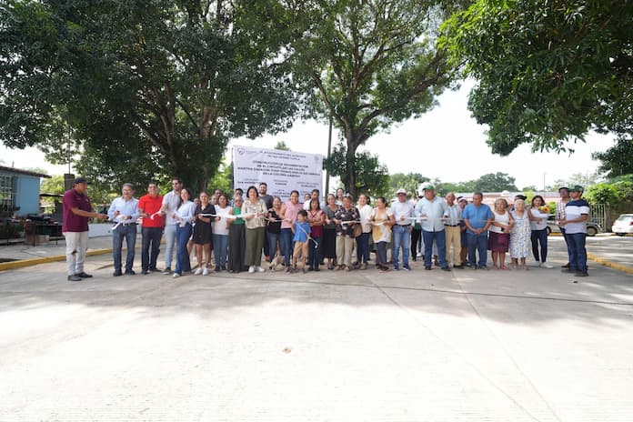 Inaugura alcaldesa de San Andrés Tuxtla, circuito vial en la Colonia Hábitat