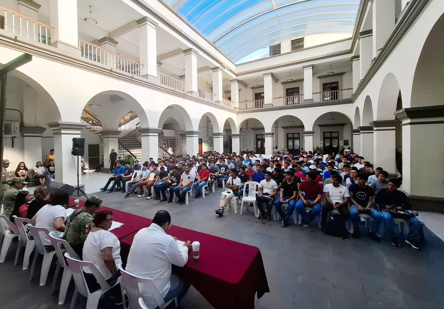 Alcaldesa y autoridades militares presiden Sorteo del Servicio Militar Nacional En San Andrés Tuxtla.