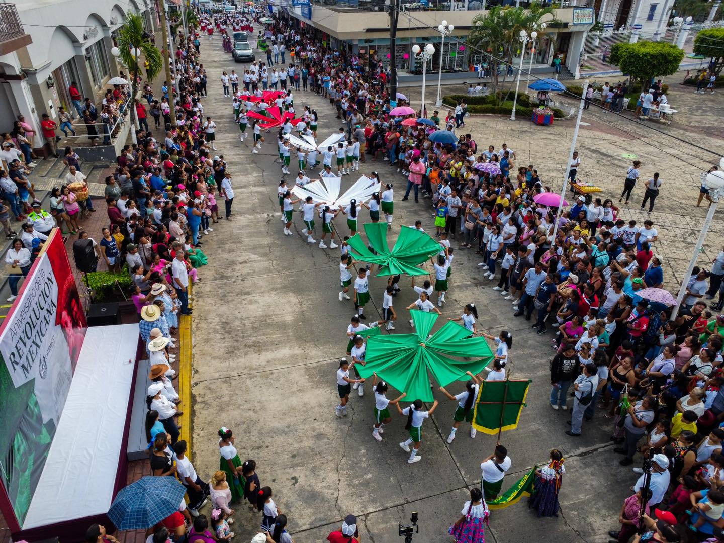 ¡Así se vivió el tradicional desfile deportivo en Catemaco en conmemoración del 114 aniversario de la Revolución Mexicana!