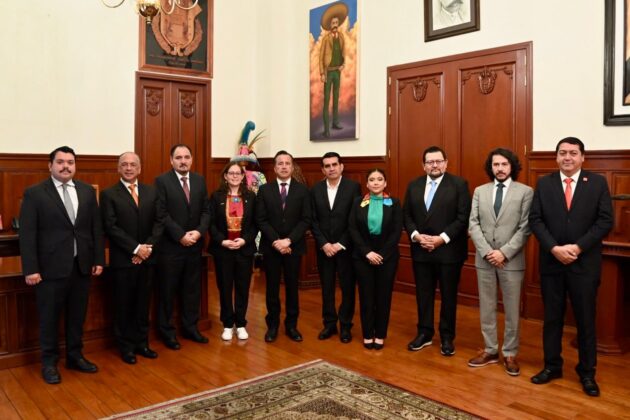 Acuden representantes de las diversas fuerzas políticas representadas en el Poder Legislativo