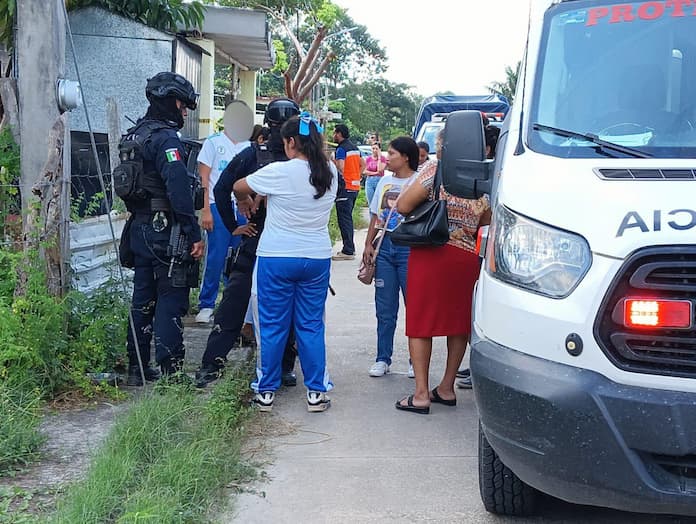 4sesinan a puñaladas a muj€r al interior de su vivienda, en Las Choapas