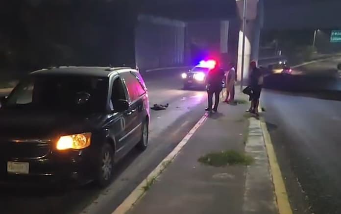 Atropellan varias veces a masculino en la Carretera #Veracruz-#Xalapa