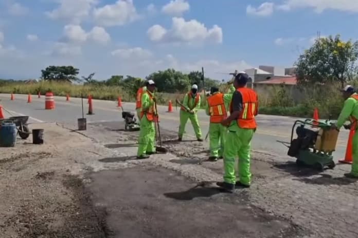 Hay 17 carreteras federales afectadas por traslado de materiales del Tren Maya: SICT