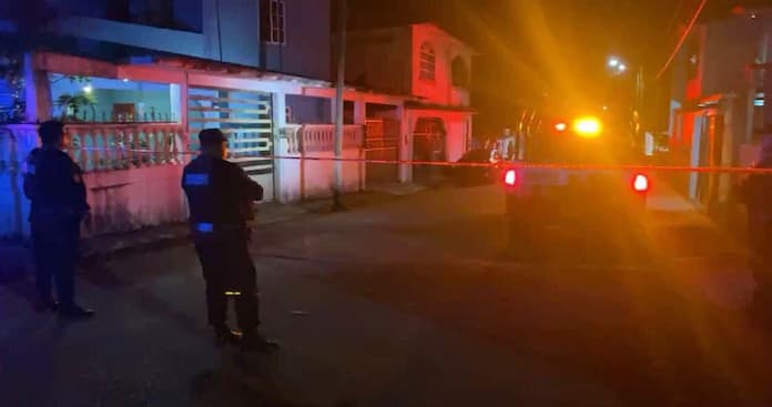 ‪€jecutan a dos personas en Minatitlán