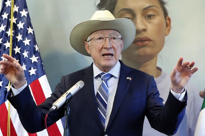 Ken Salazar se lanza contra AMLO: no funcionó la estrategia de “Abrazos, no balazos”