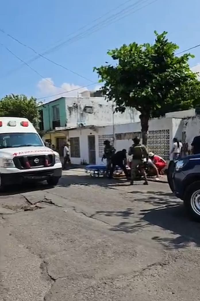 Motociclista derrapa y termina herido