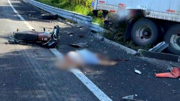 Motociclista pierde la vida al ser arrollado por tráiler en libramiento a Cardel