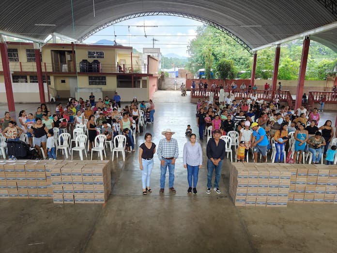 Encabeza Alcalde de Catemaco entrega del programa «Los Primeros 1,000 Días de Vida»