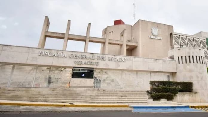 Los 300 millones de pesos que tenía “escondidos” Winckler, fueron asignados a obras de infraestructura de la FGE: Cuitláhuac 