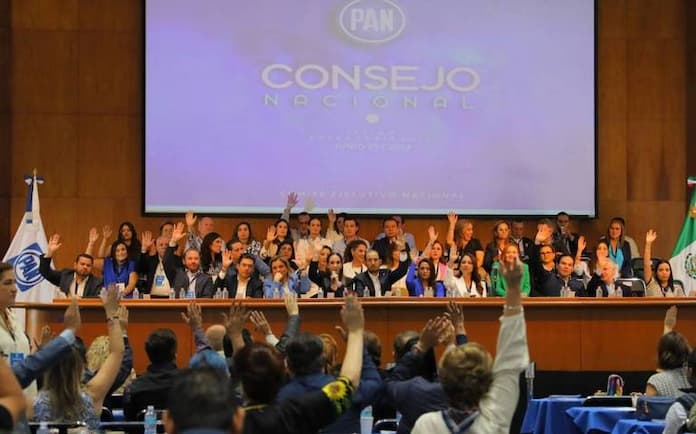 Exgobernadores del PAN acuerdan decálogo con Dávila y Romero para renovar el partido