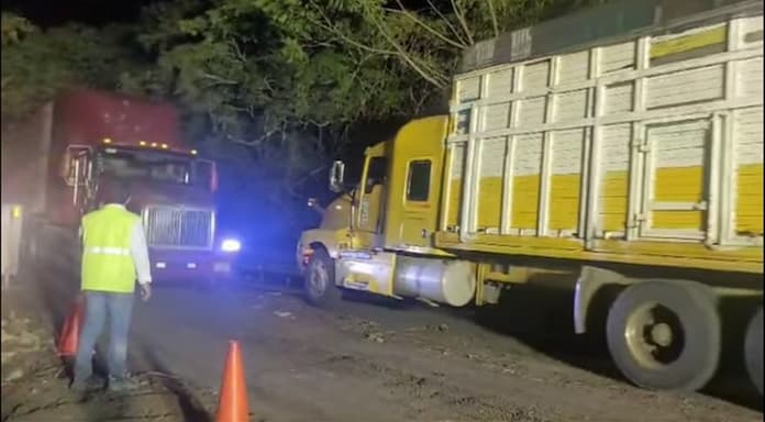 Reabren circulación en la carretera federal 180 Poza Rica-Veracruz, en el tramo Nautla-Cardel