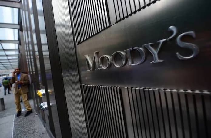 Moody’s cambia de estable a negativa perspectiva de México; SHCP minimiza el descenso en la calificación