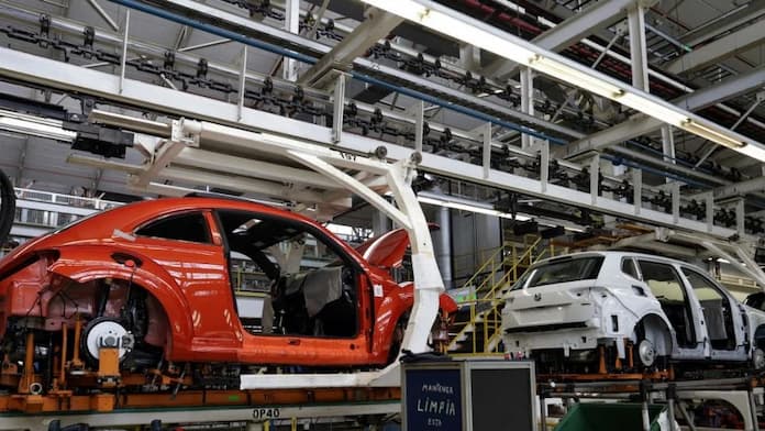 Crece 5.54% interanual la producción de automóviles en México en los primeros ocho meses del año