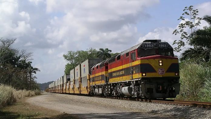 Se evalúan vías ferroviarias existentes para tren de pasajeros de Veracruz a CDMX: Presidenta