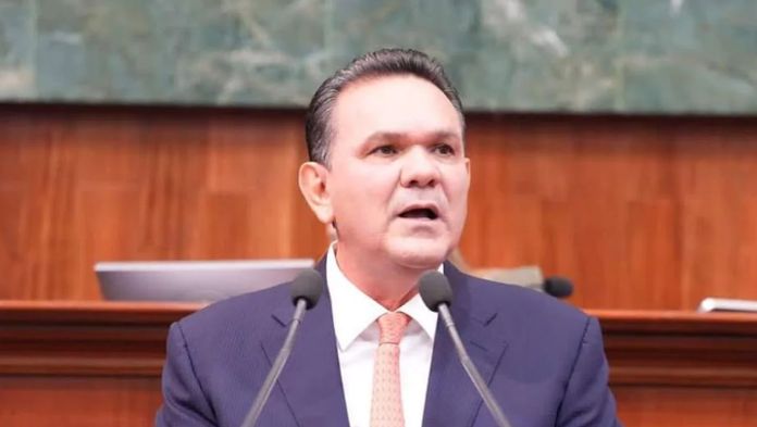 Cerca de SSPyTM en Culiacán roban camioneta de millón y medio a diputado