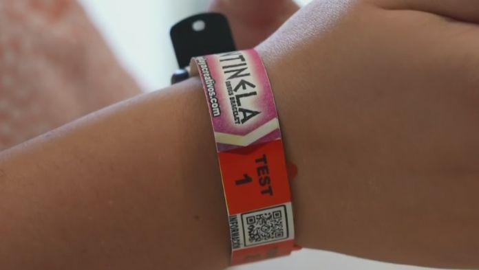 Llega a México pulsera Centinela, detectará las bebidas adulteradas