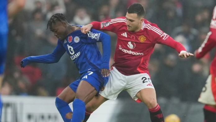 Manchester United goleó al Leicester City en el último partido de Van Nistelrooy