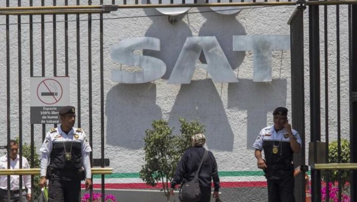 Vinculan a proceso a dos exfuncionarios de alto nivel del SAT