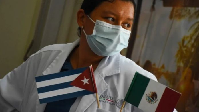 Llegan a México 199 médicos más de  los 3 mil 450 cubanos que trabajarán en hospitales del IMSS Bienestar