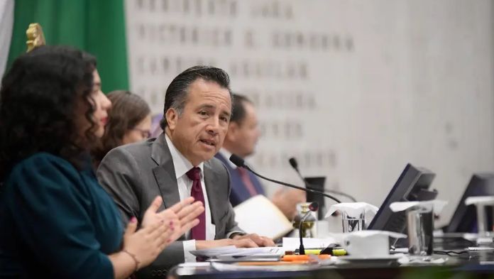 Comparece el gobernador Cuitláhuac García ante el Congreso de Veracruz