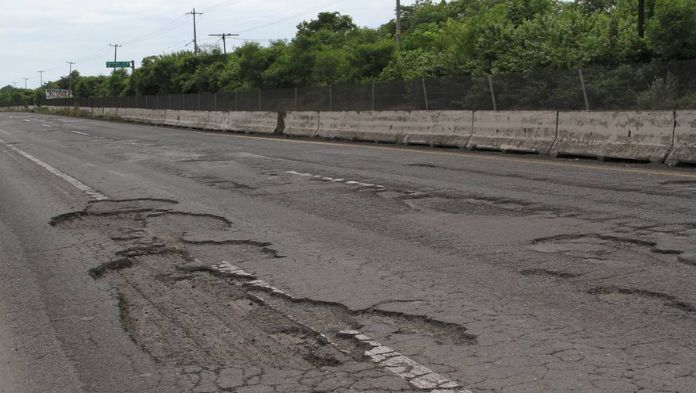 Carreteras destrozadas en Veracruz generan accidentes y pérdidas económicas