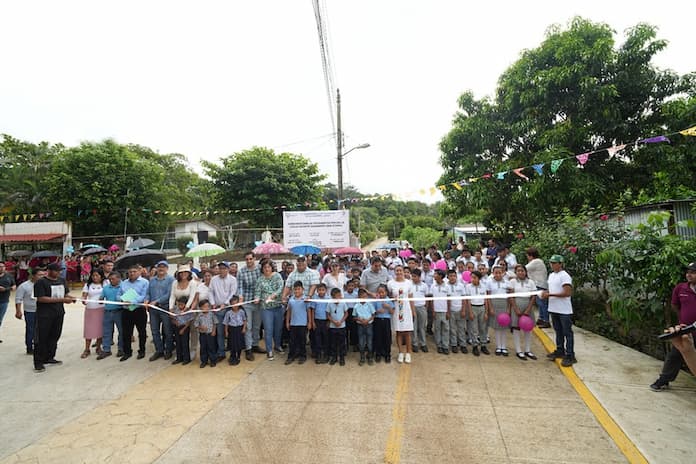 Mejorando la calidad de vida en Los Mérida, alcaldesa de San Andrés inaugura pavimentación y ampliación de red eléctrica