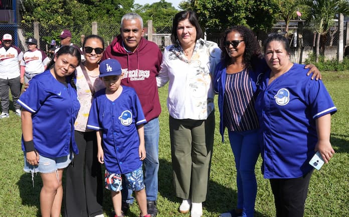 Alcaldesa de San Andrés Tuxtla invitada al juego amistoso en honor a la memoria de un gran impulsor del béisbol