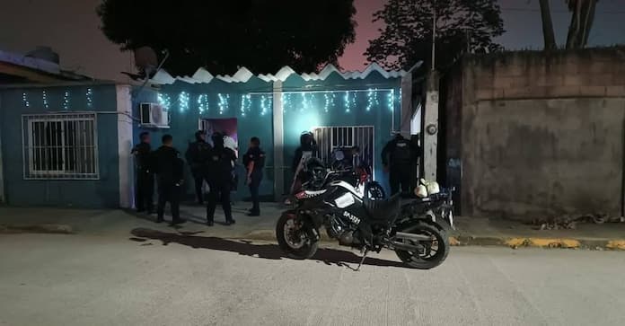 Ejecutan a mesero de varios balazos en su domicilio en Minatitlán