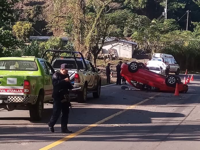 Seis heridos tras aparatosa volcadura en la carretera Tlapacoyan-Atzalan