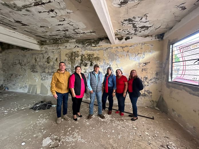 Visita alcalde de Catemaco y regidor las oficinas de la supervisión escolar de Primarias Federales