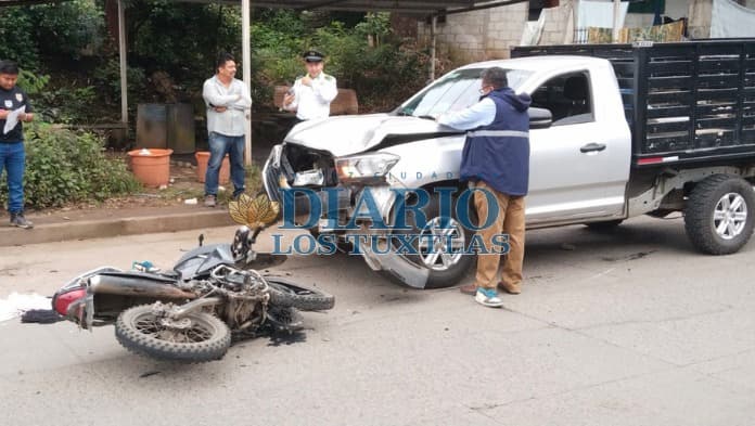 Choque entre camioneta y una moto, deja un lesionado en San Andrés Tuxtla