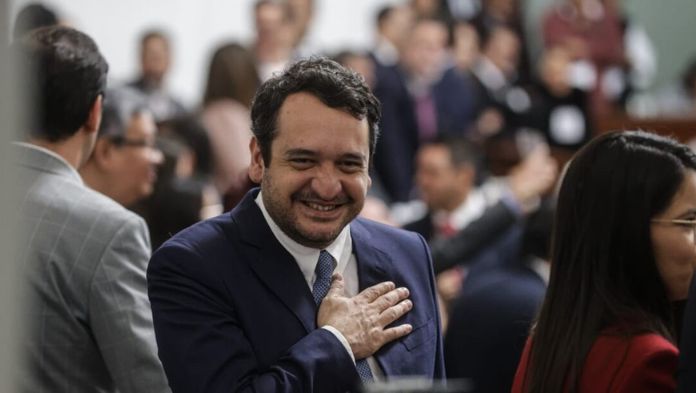 INE aprueba darle a hijo de AMLO el control absoluto del padrón de militantes de Morena