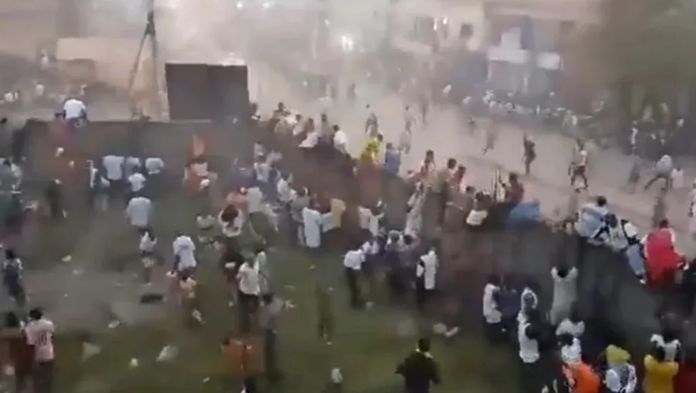 Mueren 56 personas en Guinea tras estampida en partido de futbol