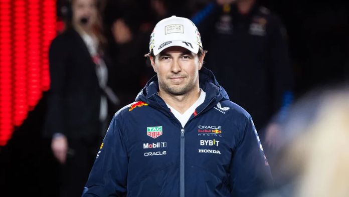 El piloto mexicano pone fin a los rumores sobre su salida de Red Bull