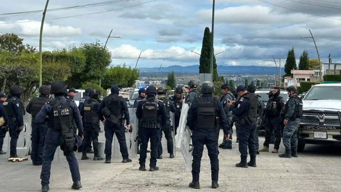 Detienen en Comitán, Chiapas, a 92 policías municipales